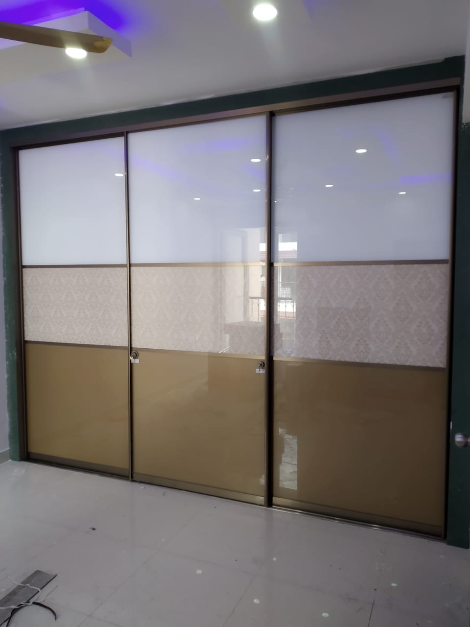 over-1000-designs-for-lacquer-glass-wardrobes-serving-across-gurgaon-gurugram-largest-collection-gallery-of-designs-in-gurgaon-india